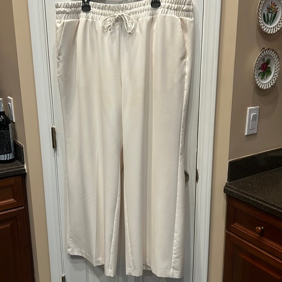 EUC Lane Bryant, high waisted, wide leg, pull on trousers. - Picture 1 of 4